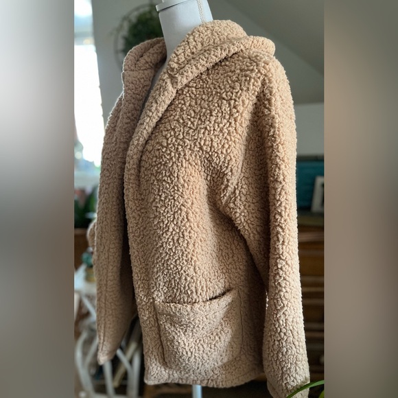 Hollister shearling jacket - Picture 6 of 8